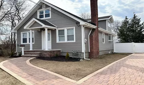 107 Catlin Pl, Hewlett, NY 11557