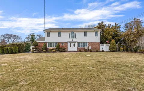 282 Terry Rd, Smithtown, NY 11787