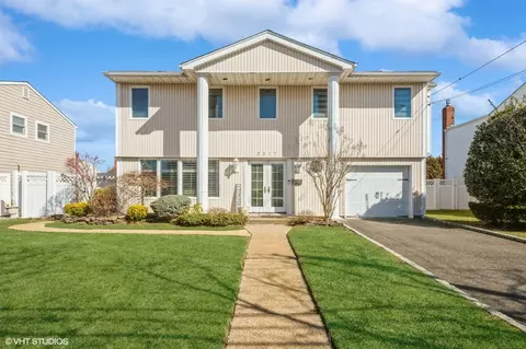 2817 Mandalay Beach Rd, Wantagh, NY 11793