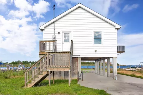 823 Venetian Blvd, Lindenhurst, NY 11757