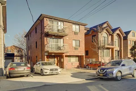 61-21 169th St, New York, NY 11365