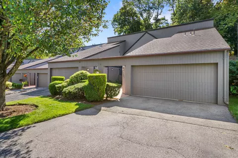 133 Stone Oaks Dr, Greenburgh, NY 10530
