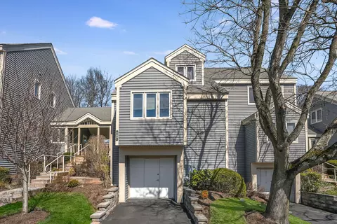 149 Fields Ln, Peekskill, NY 10566