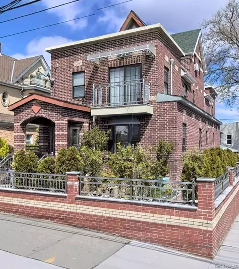 125-19 14th Ave, New York, NY 11356