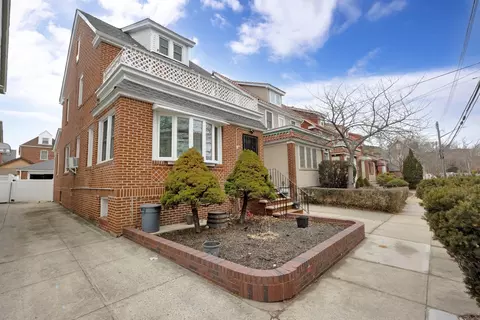 63-24 84th Pl, New York, NY 11379