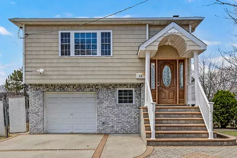 63 Remsen Ave, Hempstead, NY 11550