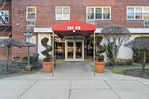 151-20 88th St #5M, New York, NY 11414