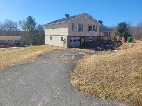 26 Rolling Meadows Rd, Livingston Manor, NY 12758