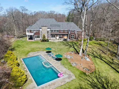 26 Hemlock Hls, New Castle, NY 10514