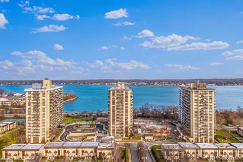 18-05 215 St #6D, New York, NY 11360