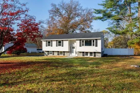 33 Whiteford Dr, Pleasant Valley, NY 12569