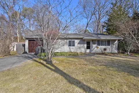 21 Frank Ave, Middle Island, NY 11953