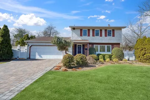 19 Livingston Ave, Jericho, NY 11753
