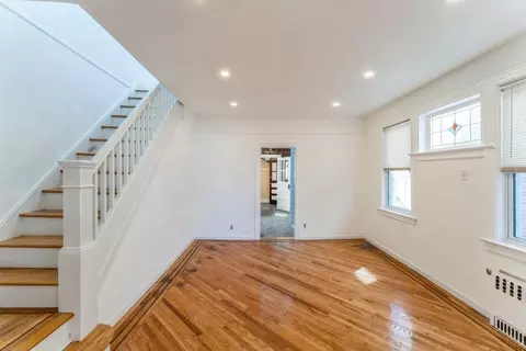 94-52 239 St, New York, NY 11001
