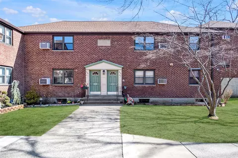 244-29 61 Ave #B, Douglaston, NY 11362