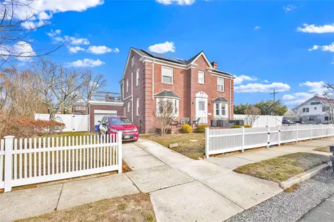 5 W Olive St, Long Beach, NY 11561