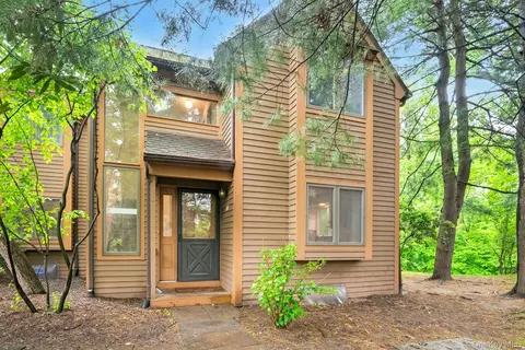 707 Eagle Bay Dr, Ossining, NY 10562
