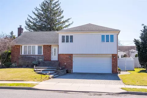 1544 Andrews Ln, East Meadow, NY 11554