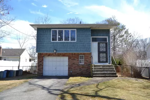 2201 Louis Kossuth Ave, Ronkonkoma, NY 11779