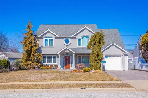 9 Book Ln, Levittown, NY 11756