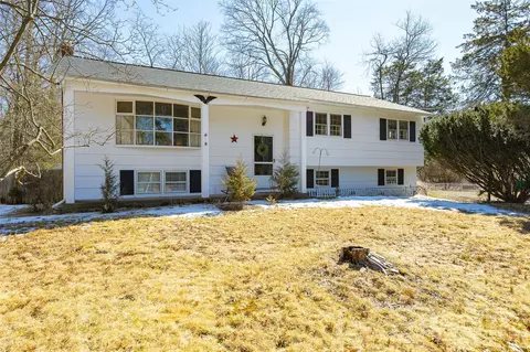 12 Lawrence Rd, Hyde Park, NY 12538