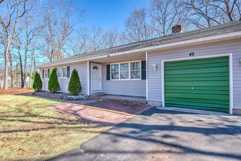 45 Helme Ave, Miller Place, NY 11764