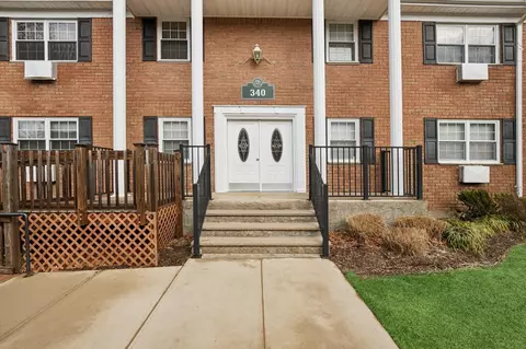 340 Lakeland Ave #10H, Sayville, NY 11782