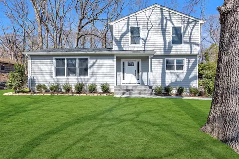 265 Woodbury Rd, Huntington, NY 11743