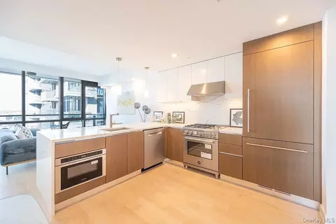33-66 Farrington Strm #10I, Flushing, NY 11354