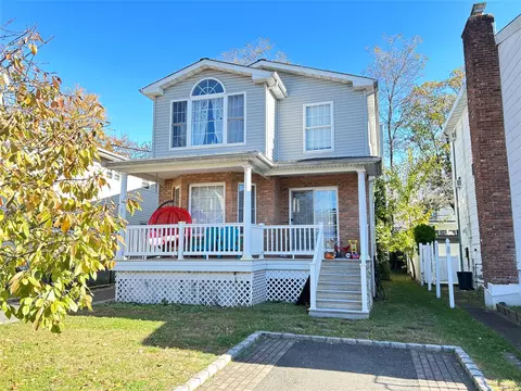 54 Firwood Rd, North Hempstead, NY 11050