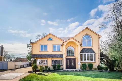 316 White Birch Ln, Jericho, NY 11753