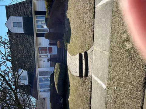2 Yorkshire Rd, North Hempstead, NY 11040