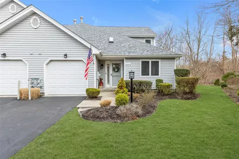 4016 The Fairway, Calverton, NY 11933
