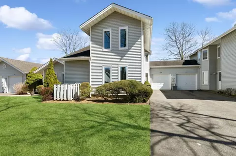 1209 Fenway Rd, Saint James, NY 11780