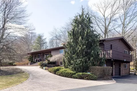 31 Artisan Ave, Huntington, NY 11743