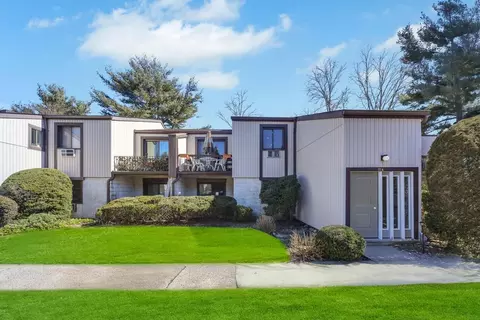 77 Richmond Blvd #3A, Ronkonkoma, NY 11779