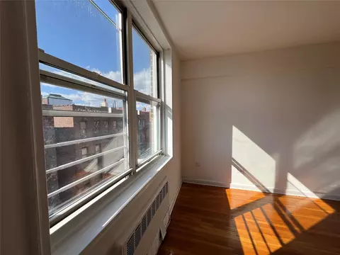 1475 Thieriot Ave #5J, New York, NY 10460