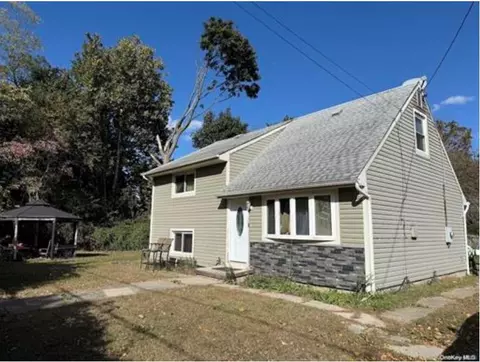 35 Cyprus Ave, Brentwood, NY 11717