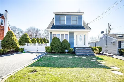 78 Wyona Ave, Selden, NY 11784