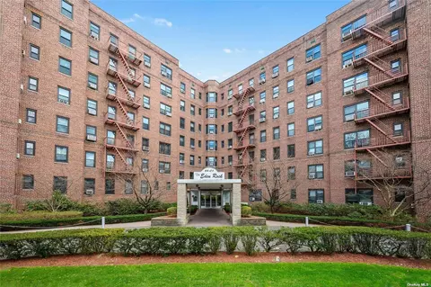 8401 Main St #428, New York, NY 11435