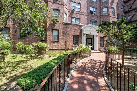 6141 Saunders St #B38/B39, New York, NY 11374