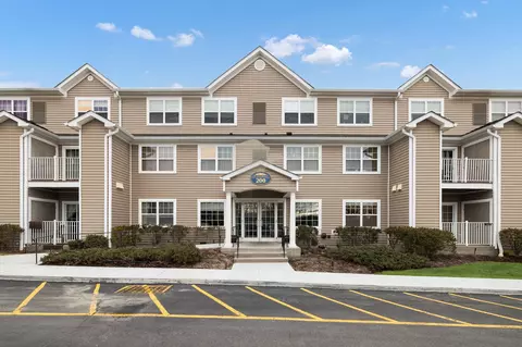 200 Woodcrest Ln #213, Mount Kisco, NY 10549