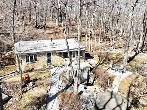 31 Hemlock Hill Ln, Ramapo, NY 10901