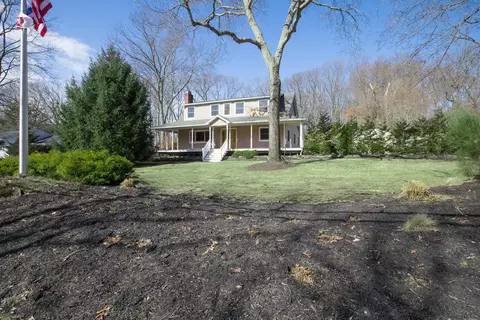 634 Meadow Rd, Kings Park, NY 11754
