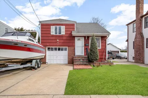 34 Coolidge Ave, Babylon, NY 11701