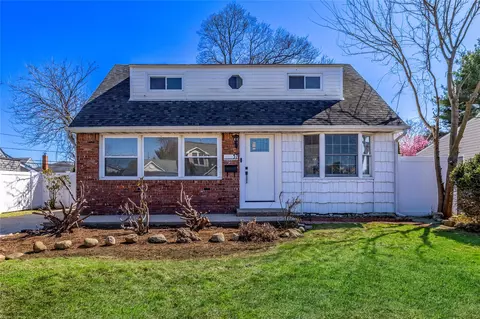 37 Washington Ave, Hicksville, NY 11801