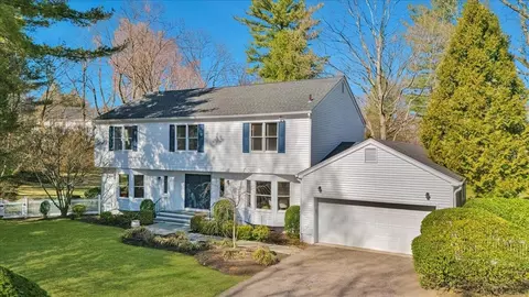 4 Rock Meadow Ln, Scarsdale, NY 10583