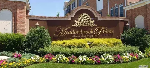 353 Trotting Ln #353, North Hempstead, NY 11590