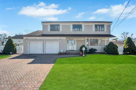 818 Windmill Ave, West Babylon, NY 11704