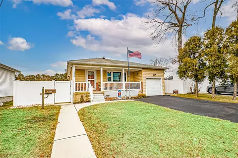 3889 Wilburne Ave, Seaford, NY 11783
